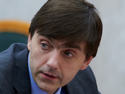 Не только флаг и гимн: федеральное министерство обязало всех школьников страны ходить на занятия для воспитания патриотизма