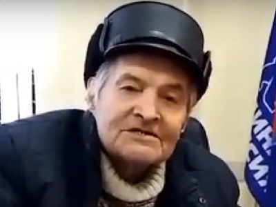 В Саратове ветеран труда передал участникам СВО накопленные 50 тысяч рублей