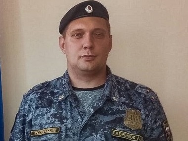 Молодые люди стреляли по зданию саратовского суда. Их задержал пристав