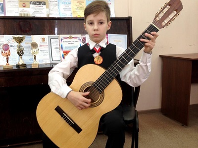 Гитарист Егор Лепешкин удостоен звания Лауреата l степени Международного фестиваля 