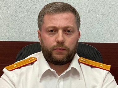 Сотрудница районной администрации обманом получила 10 тысяч рублей и теперь может попасть в колонию