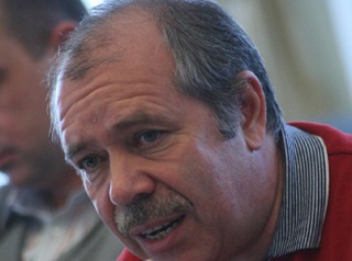 Виктора Маркова спросили о ремонте во дворе улицы Батавина 