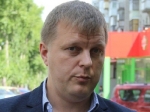 «Ходить негде. Ходить опасно»: в Саратове тротуар со свежим асфальтом проваливается под землю