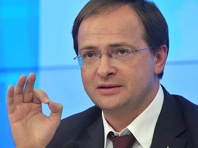 В российских школах могут внедрить молитву о стране и флаге