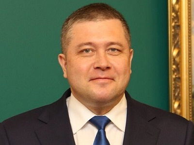 Саратовцы возмутились, что вынуждены часами стоять на жаре при отсутствии воды и туалета для пересечения границы