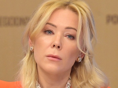 На встречу с Мизулиной пришли сотни подростков. Перед театром давка