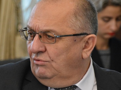 Сгоревший дом некому сносить, собственники погибли. Жители видят угрозу для жизни пешеходов ФОТО