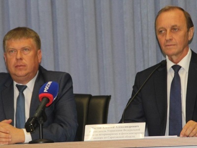 Журналисты советуют губернатору усадить Частова и Молчанова за стол переговоров