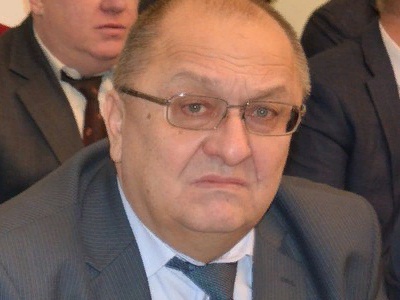 На участке улицы автомобилисты ломают подвески своих машин