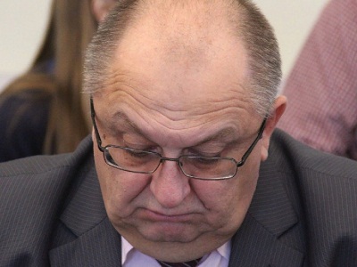 Горожане жалуются на колею и сугробы у школы и детсадов