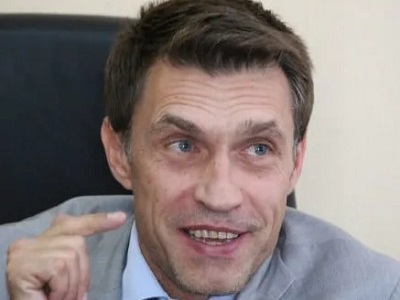 На проспекте Столыпина балконы памятника архитектуры осыпаются на головы прохожим
