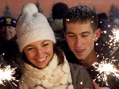 Саратов включил праздничные огни и готов встречать Новый год