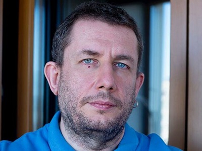 Мошенники стали размещать QR-коды возле школ