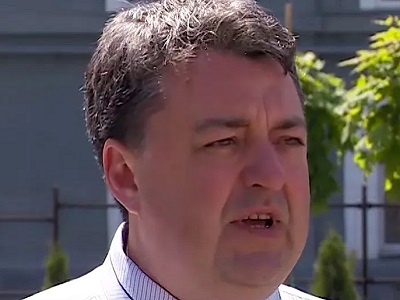 В Саратове школа встретила учеников строительным мусором и досками с гвоздями