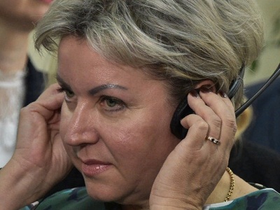 Саратовцам показали новые банкноты по 5, 10 и 100 рублей