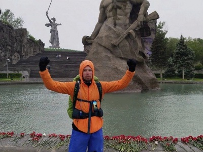 Саратовский спасатель пробежал 400-киломметровый марафон до Мамаева кургана