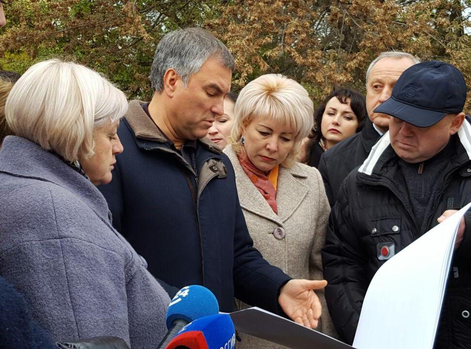 Володин проинспектировал пешеходную зону в Вольске и остался доволен темпами и качеством работ