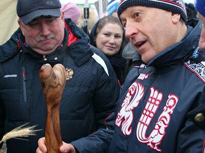 Год экологии. В центре Саратова спилили многолетние ели