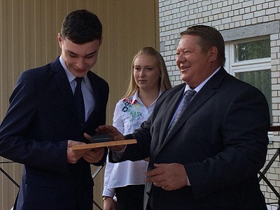 Николай Панков поздравил школьников и студентов Вольска с Днём знаний