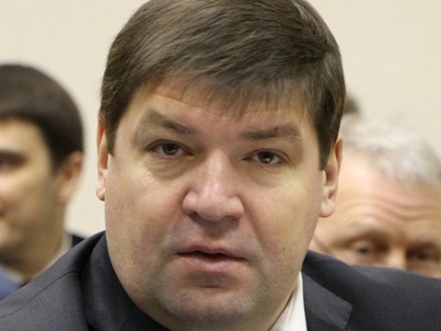 «Вонь стоит прям суперская»: горожанин рассказал о «говённых реках», протекающих во дворе дома