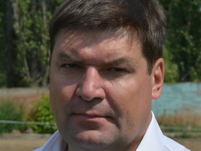 Очевидец: сорванная ветром кровля многоэтажки упала рядом с детсадом