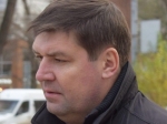 Открытый люк на Танкистов оказался на бесхозяйной канализационной линии