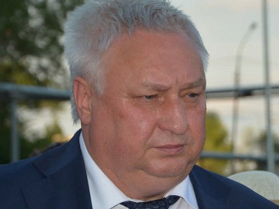 В Энгельсе сдвинули сроки аукциона по продаже новенькой иномарки, которой пользовался глава района