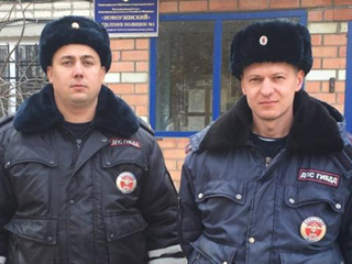 Инспекторы ДПС открыли стрельбу по уходившему от погони автомобилю