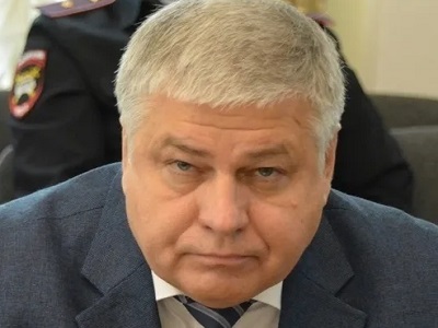 В Саратове из-за коммунальной аварии затапливает пути 