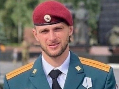 В Шиханах открыли мемориальную доску в честь погибшего в СВО Александра Потапова