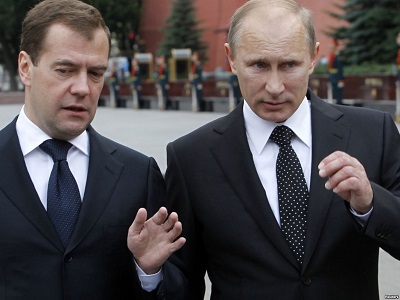 Премьер-министр РФ Дмитрий Медведев заявил президенту РФ Владимиру Путину, что правительство в полном составе уходит в отставку 