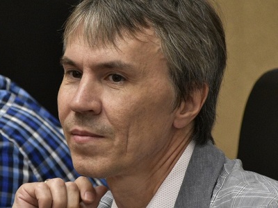 Единорос Рогожин перепутал чиновника Мухина со скульптором - автором композиции «Рабочий и колхозница»