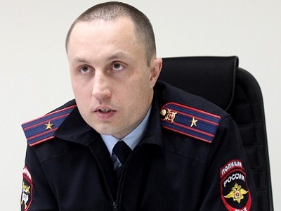 Автохам устроил опасный дрифт у здания районной администрации