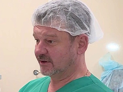 Хирурги из Балаково извлекли из мочевого пузыря пенсионера огромный камень (фото)