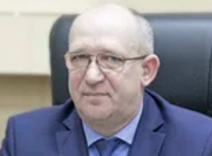 Ученики саратовской школы рискуют жизнями на пути в столовую. Родители бьют тревогу