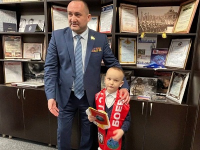 Первоклассник Максим Семенов победил в конкурсе облдумы «Мой герой»
