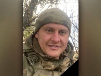 В Озинках открыли мемориальную доску в честь участника СВО Дмитрия Сергеева