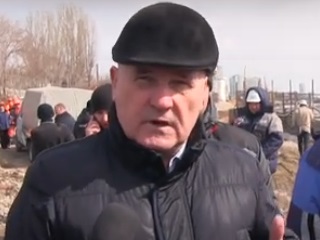 Продолжению набережной мешает лодочная база