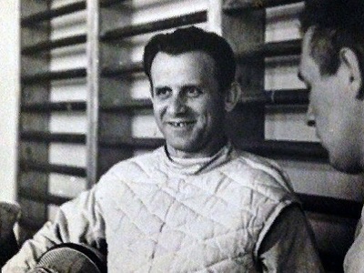 Открывается выставка в честь юбилея известного фехтовальщика