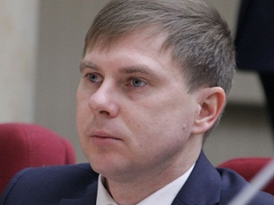 В областном центре из-под свежего асфальта забил «коммунальный родник»