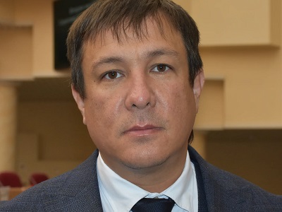 «Рекламные щиты, как паруса»: депутат опасается падения небезопасных баннеров в Заводском районе