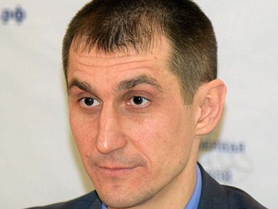 Рядом с Триумфальной аркой забил коммунальный фонтан высотой с пятиэтажку