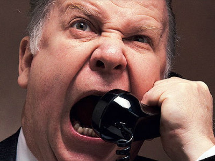 СМИ: Нелегальные коллекторы пообещали сжечь дом саратовца из-за долга незнакомого ему человека