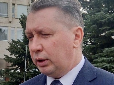 Энгельсские малыши идут в детский сад сквозь мусорку