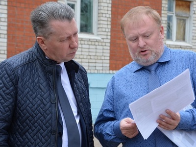 «Даже сетки уже не спасают»: из-за стоящей в подвале многоэтажки воды развелись комары, которые не дают жить покровчанам