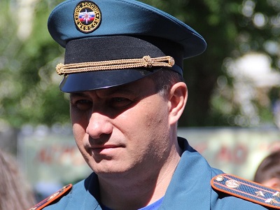 На пожаре в энгельсском общежитии погиб мужчина, жильцов эвакуировали 