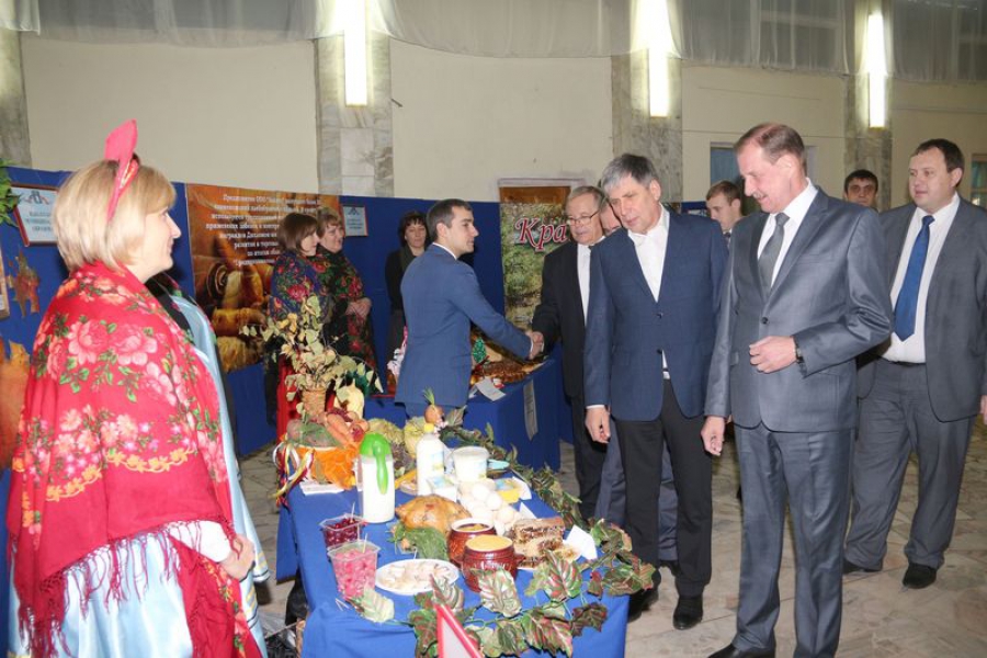 Татищевский район отметил День работников АПК чествованием сельскохозяйственников-земляков