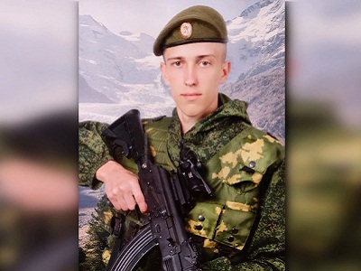 В Старых Бурасах открыли мемориальную доску в честь погибшего в СВО Рамиля Тугушева