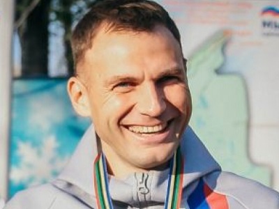 В центре Саратова вице-чемпион олимпиады отправил в плавание розового фламинго, в попытке побороть коммунальную аварию