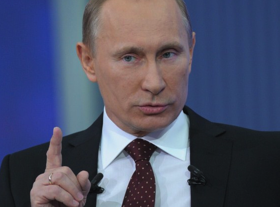 Путин поручил освободить самозанятых от налогов